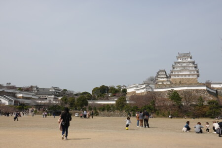 姫路城 三の丸の広場から